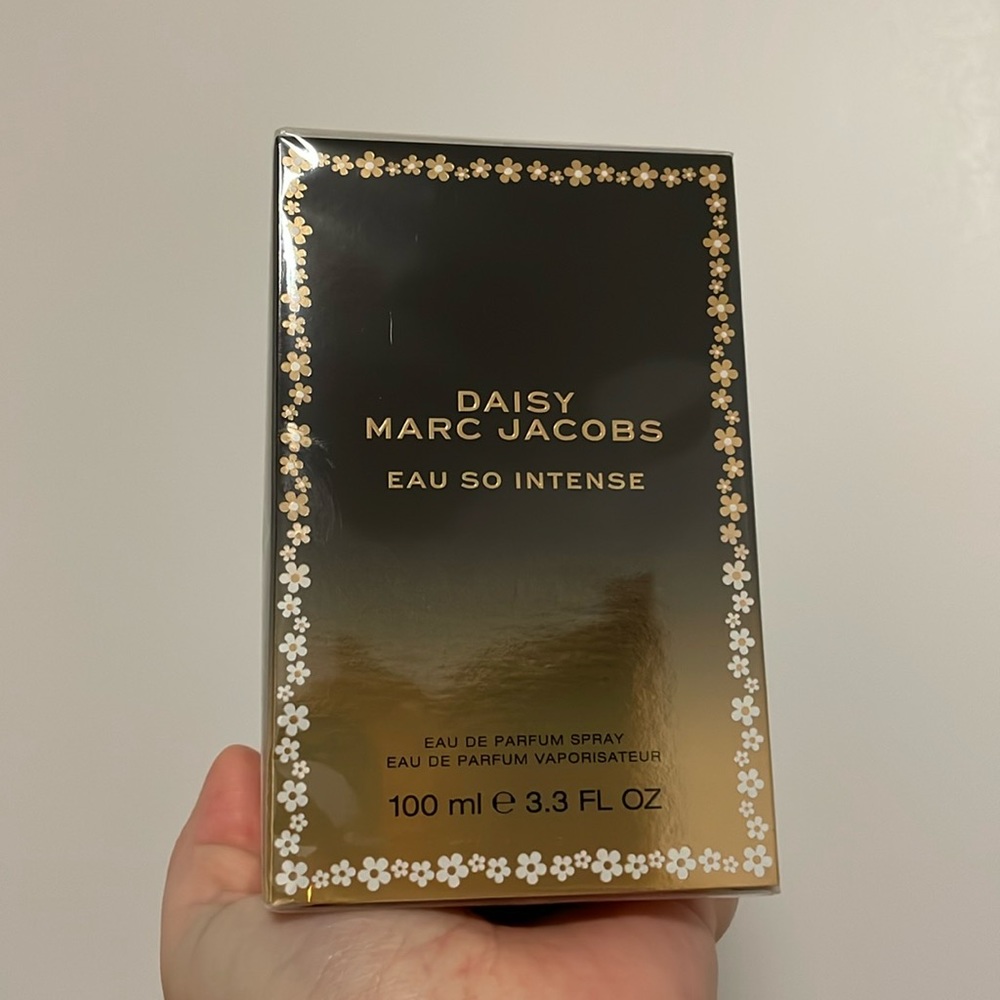 NIB Daisy eau so intense by Marc Jacobs